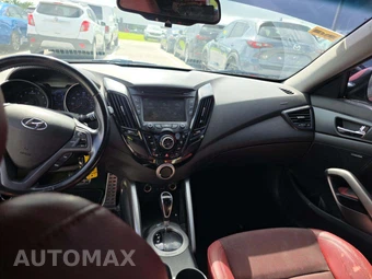 2014 Hyundai Veloster w/Red Interior – miniatura 7