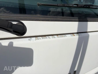 2014 Isuzu NPR – miniatura 4