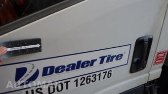 2014 Isuzu NPR HD Base Low Tilt – miniatura 19