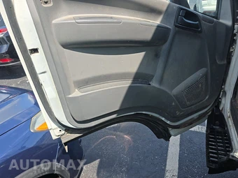 2014 Isuzu NQR Base Low Tilt – miniatura 9