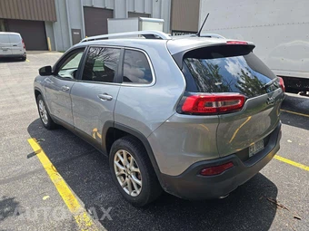 2014 Jeep Cherokee Latitude - miniatura 2