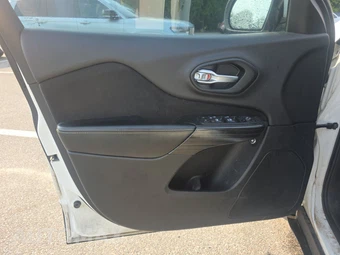 2014 Jeep Cherokee Latitude – miniatura 9
