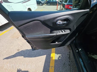 2014 Jeep Cherokee Latitude - miniatura 9