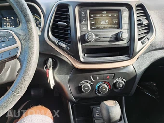 2014 Jeep Cherokee Sport - miniatura 26