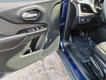 2014 Jeep Cherokee Sport - miniatura 32