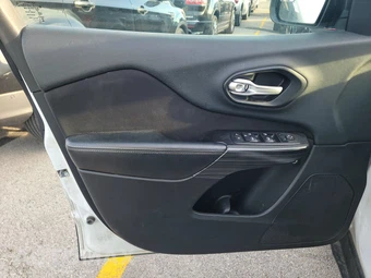 2014 Jeep Cherokee Sport – miniatura 9