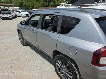 2014 Jeep Compass Sport - miniatura 2
