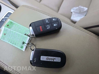 2014 Jeep Grand Cherokee Overland – miniatura 8