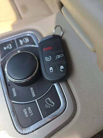 2014 Jeep Grand Cherokee Overland - miniatura 8