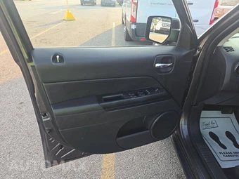 2014 Jeep Patriot High Altitude Edition – miniatura 9
