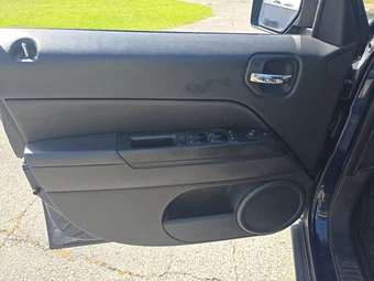 2014 Jeep Patriot Latitude – miniatura 9
