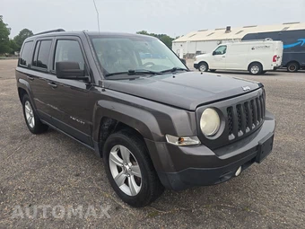 2014 Jeep Patriot Latitude - miniatura 3