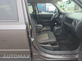 2014 Jeep Patriot Latitude - miniatura 8
