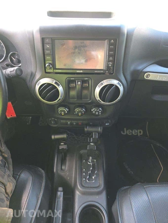 2014 Jeep Wrangler Sahara - miniatura 10