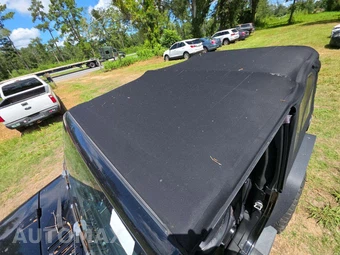 2014 Jeep Wrangler Sahara - miniatura 12