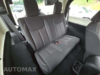 2014 Jeep Wrangler Sahara - miniatura 13