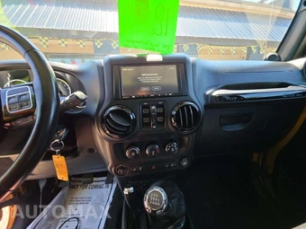 2014 Jeep Wrangler Unlimited Altitude Edition - miniatura 10