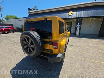2014 Jeep Wrangler Unlimited Altitude Edition - miniatura 3