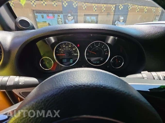 2014 Jeep Wrangler Unlimited Altitude Edition - miniatura 9