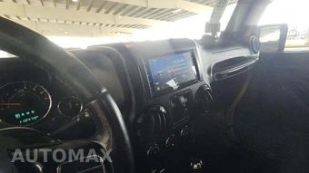 2014 Jeep Wrangler Unlimited Altitude Edition - miniatura 21