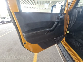 2014 Jeep Wrangler Unlimited Altitude Edition - miniatura 9