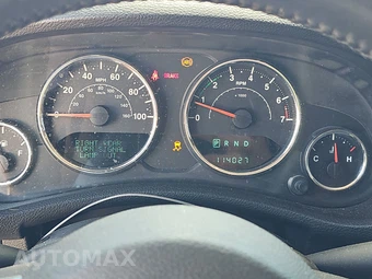 2014 Jeep Wrangler Unlimited Altitude Edition - miniatura 12
