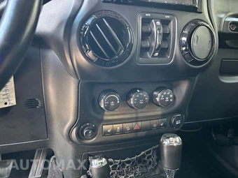 2014 Jeep Wrangler Unlimited Altitude Edition - miniatura 25