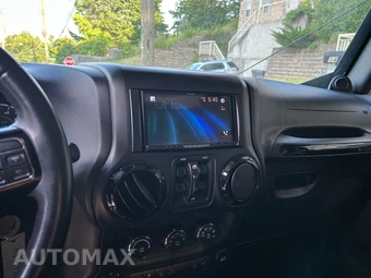 2014 Jeep Wrangler Unlimited Altitude Edition - miniatura 26