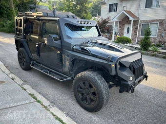 2014 Jeep Wrangler Unlimited Altitude Edition - miniatura 3