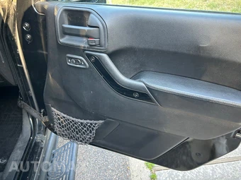 2014 Jeep Wrangler Unlimited Altitude Edition - miniatura 30