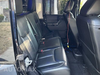 2014 Jeep Wrangler Unlimited Altitude Edition - miniatura 34
