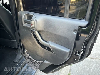 2014 Jeep Wrangler Unlimited Altitude Edition - miniatura 35
