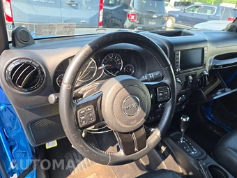 2014 Jeep Wrangler Unlimited Altitude Edition - miniatura 10