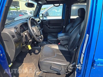 2014 Jeep Wrangler Unlimited Altitude Edition - miniatura 7