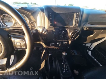 2014 Jeep Wrangler Unlimited Altitude Edition - miniatura 11