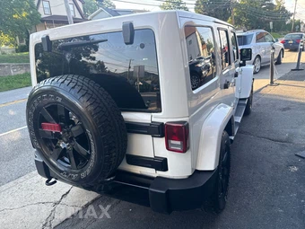 2014 Jeep Wrangler Unlimited Altitude Edition - miniatura 4
