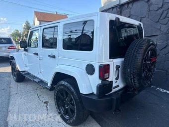 2014 Jeep Wrangler Unlimited Altitude Edition - miniatura 6