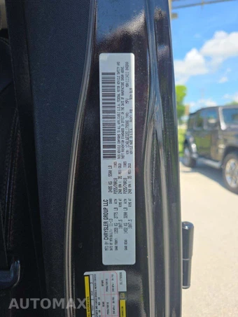 2014 Jeep Wrangler Unlimited Dragon Edition - miniatura 2