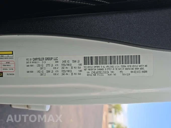 2014 Jeep Wrangler Unlimited Polar Edition - miniatura 2