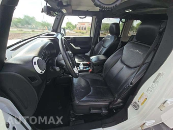 2014 Jeep Wrangler Unlimited Polar Edition - miniatura 3