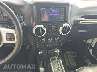 2014 Jeep Wrangler Unlimited Polar Edition - miniatura 7