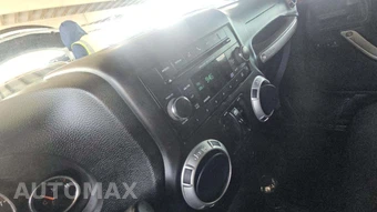 2014 Jeep Wrangler Unlimited Rubicon – miniatura 19