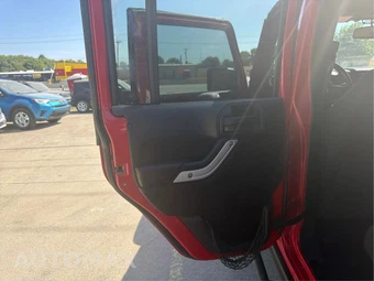 2014 Jeep Wrangler Unlimited Rubicon - miniatura 28