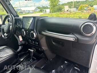 2014 Jeep Wrangler Unlimited Sahara - miniatura 19