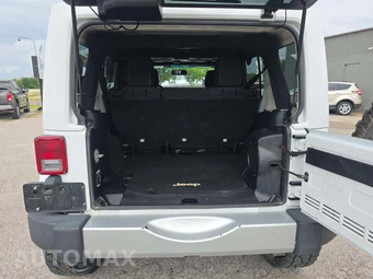 2014 Jeep Wrangler Unlimited Sahara - miniatura 11