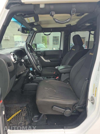 2014 Jeep Wrangler Unlimited Sahara - miniatura 3