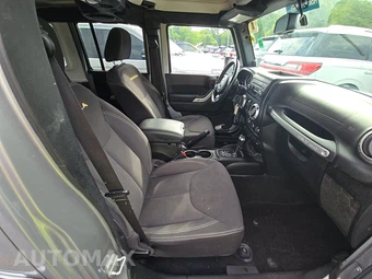 2014 Jeep Wrangler Unlimited Sahara - miniatura 8