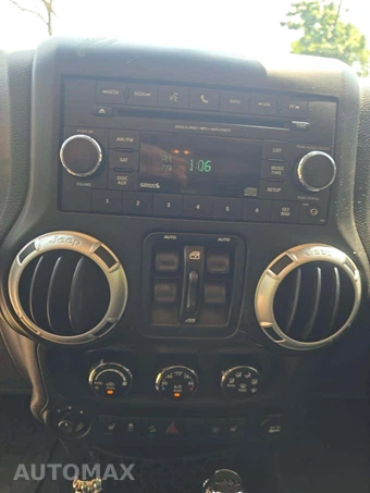 2014 Jeep Wrangler Unlimited Sahara - miniatura 10