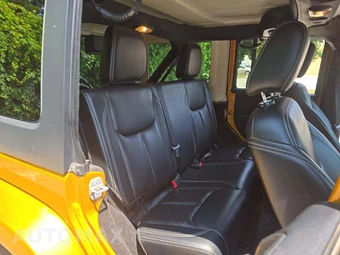 2014 Jeep Wrangler Unlimited Sahara - miniatura 16