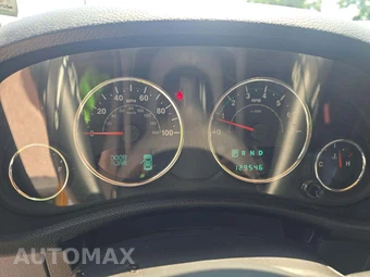 2014 Jeep Wrangler Unlimited Sahara - miniatura 9